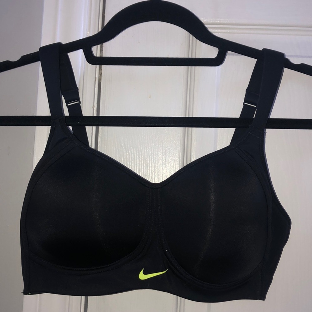 Nike sports bra 32d